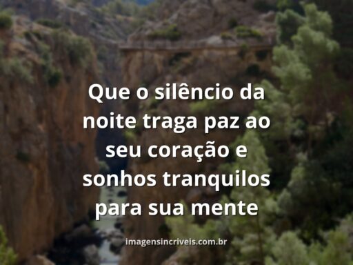 Céu estrelado refletido em um lago calmo ao anoitecer, transmitindo paz e serenidade para uma boa noite de sono.