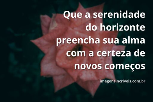 Vasto céu se encontra com o oceano calmo ao amanhecer, transmitindo um profundo sentimento de paz, serenidade e esperança renovada.