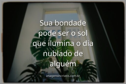 Paisagem serena com céu e água refletindo a luz do sol, inspirando sentimentos de paz, esperança e a beleza da bondade.