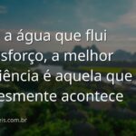 Céu claro e azul refletido na superfície calma de um lago, evocando a serenidade e a fluidez de um design intuitivo.