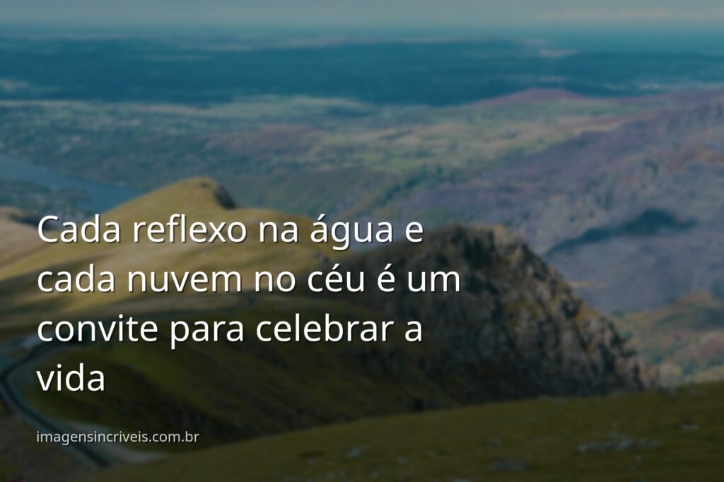 Céu azul com nuvens brancas refletido em um lago cristalino e calmo, cercado por natureza verdejante, evocando paz e alegria de viver.