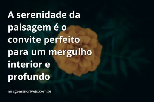 Céu azul e nuvens se espelhando na superfície calma de um lago, transmitindo uma sensação de paz e profunda reflexão interior.