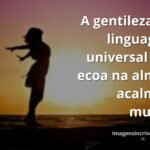 Céu vasto e sereno refletido na superfície calma da água, transmitindo a paz e a profundidade que a bondade inspira.