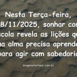Cena noturna, surreal e abstrata de uma sala de aula vazia, iluminada por uma luz misteriosa, simbolizando o aprendizado em sonhos em 18/11/2025.