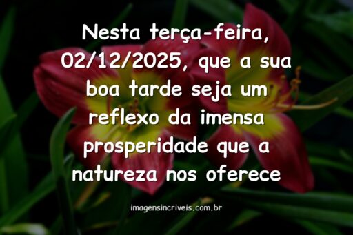 Céu azul e nuvens se refletindo na água calma de um lago, transmitindo paz e a prosperidade de um novo começo de mês.