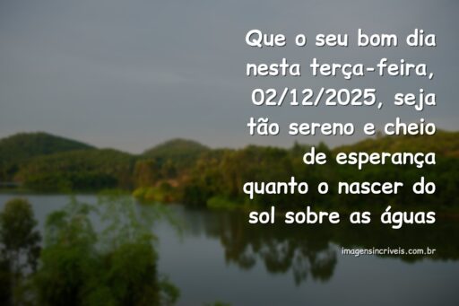 Céu vibrante ao amanhecer refletido sobre a água calma, evocando sentimentos de paz, ânimo e renovação para o início do mês.