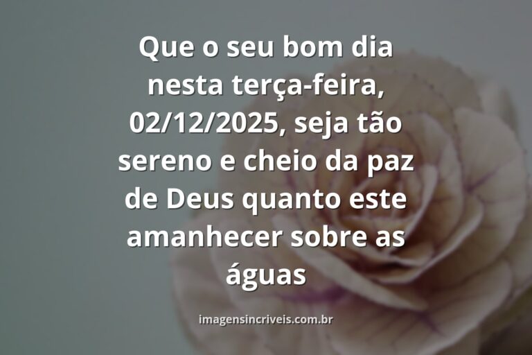 Amanhecer sereno sobre um lago calmo, refletindo o céu azul e nuvens douradas, transmitindo uma sensação de paz e esperança evangélica.